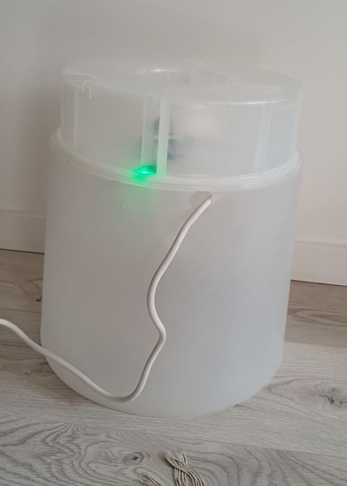 Świetny stołek pufa nastrojowa lampa w jednym