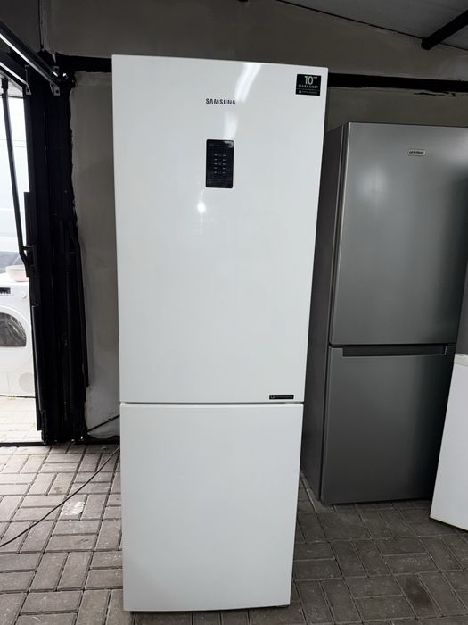 Lodówkę Zamrażarkę firmy Samsung Rb29fejncww A++ 178 cm wys No Frost