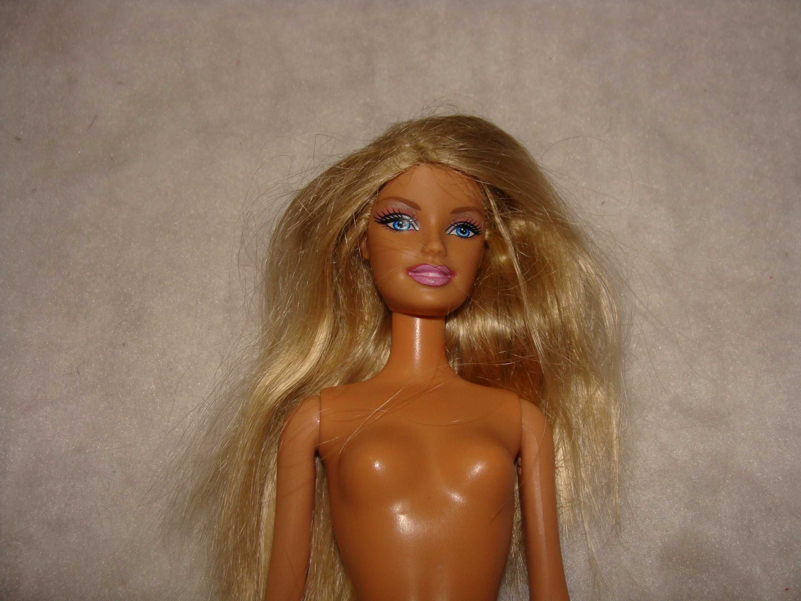Boneca Barbie não identificada