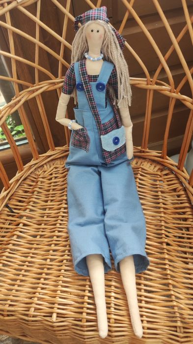 Lalka Tilda w ogrodniczkach