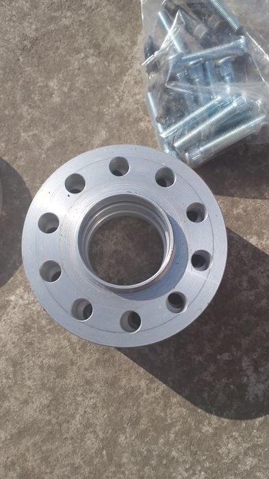 ПРОДАМ колёсные проставки