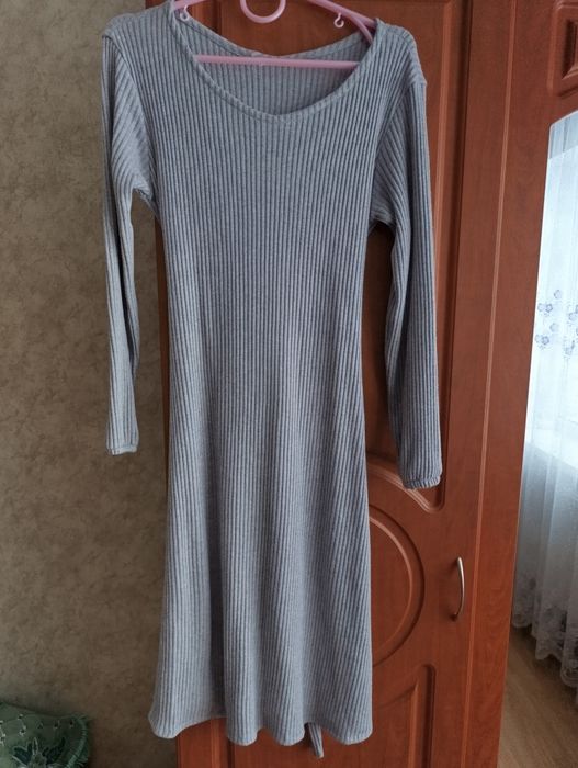 Плаття сіре в рубчик
