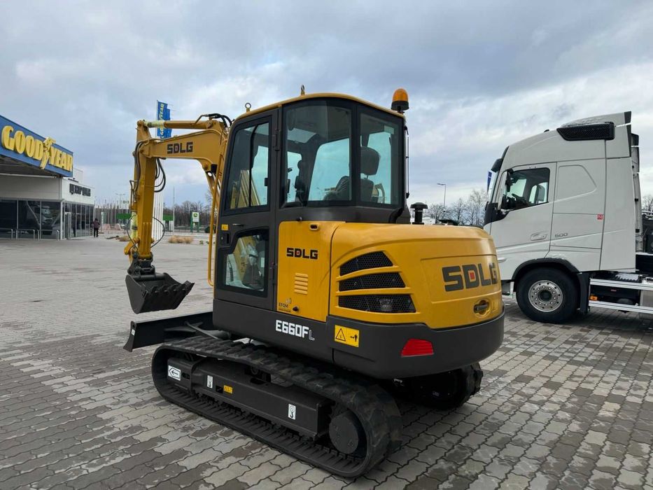 Гусеничний міні-екскаватор SDLG E660FL