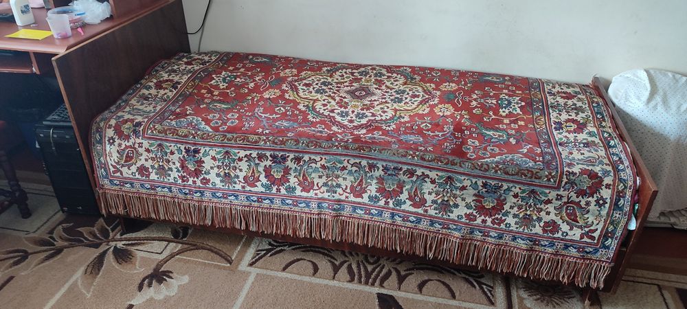 Продам ліжко полуторне