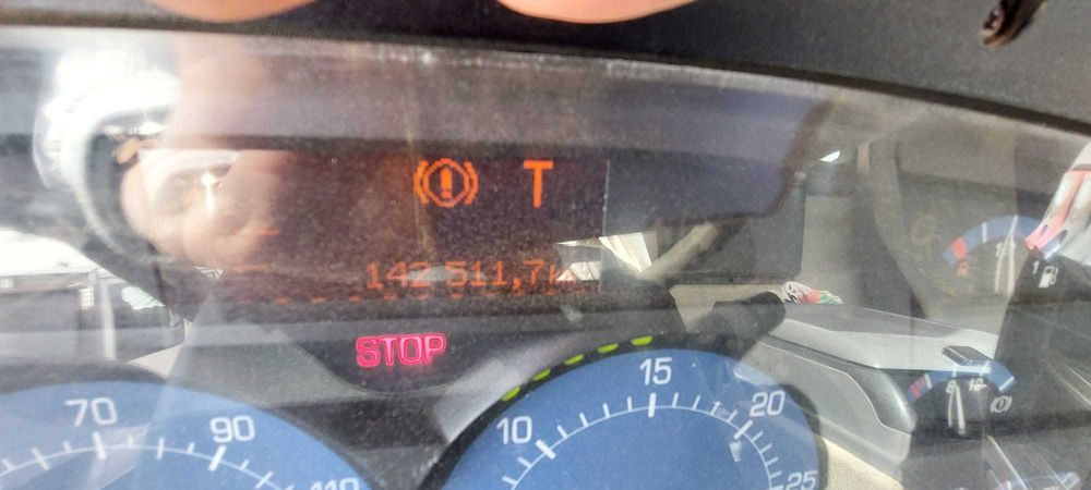 Venda de Camião Renault HC 270 com Grua – Excelente Oportunidade