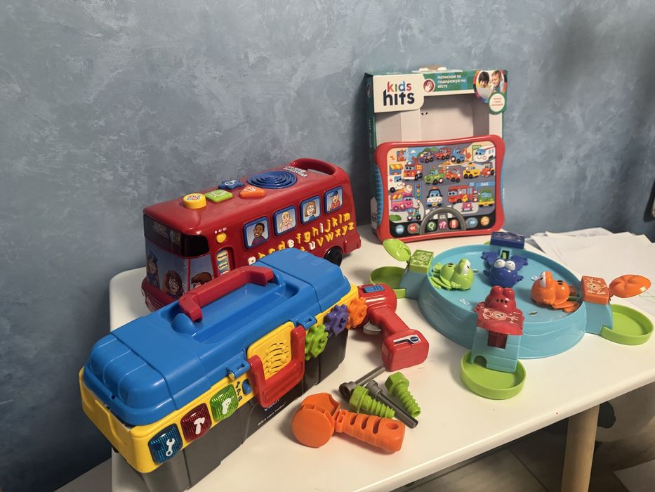 Розвиваючі грашки автобус, планшет