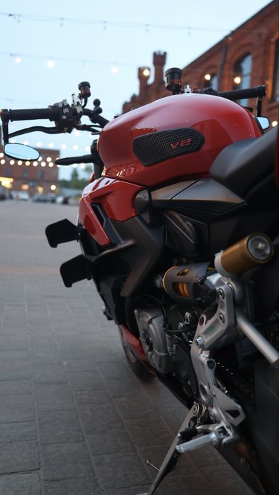 Ducati Streetfighter V2