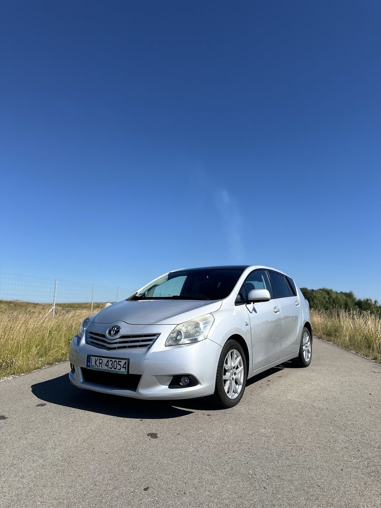 Toyota Verso 2.2d 2011r