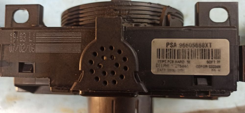 Подрулевой переключатель света и дворников на Пежо партнёр.