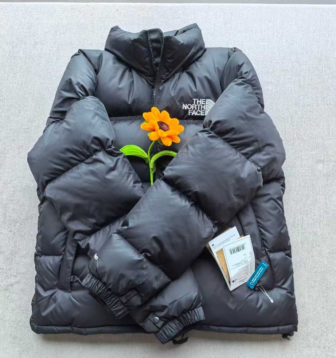 czarna kurtka puchowa The North Face