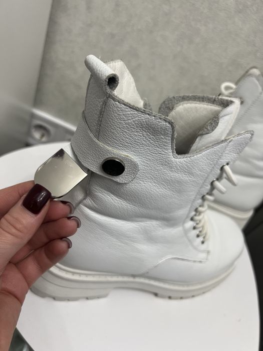 Шкіряні черевики на шнурівці білі vitto rossi  чоботи зими 40