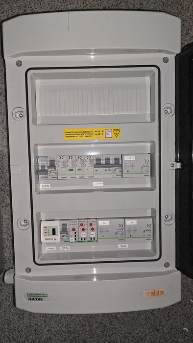 Inwerter Goodwee Hybryda 8Kw skrzynka rozdzielcza do backup