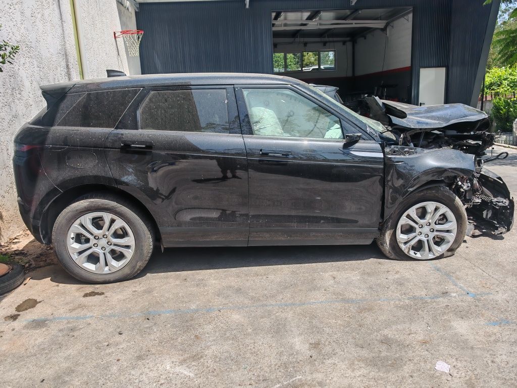 Landed rover evoque salvado