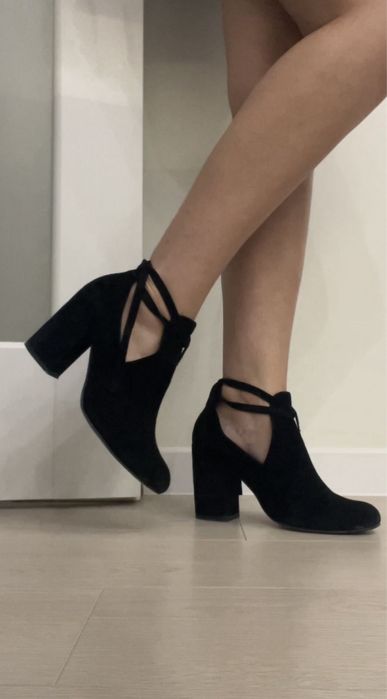 Туфлі замшеві на каблуку жіночі