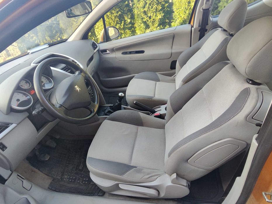 **Zadbany Peugeot 207**