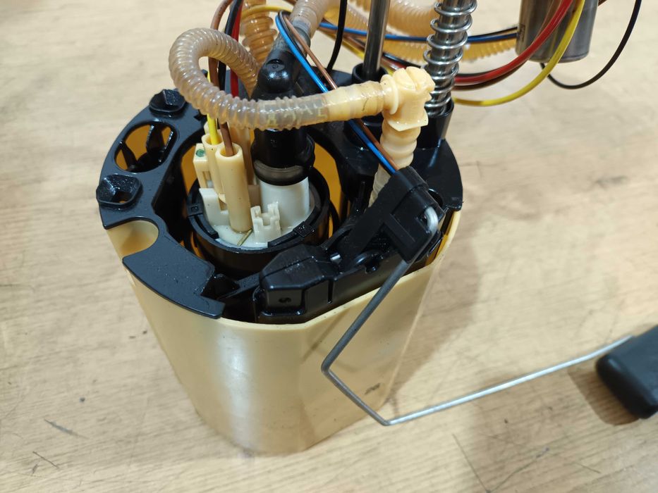 Pompka pompa paliwa AUDI A4 B8 A5 2.0 TDI