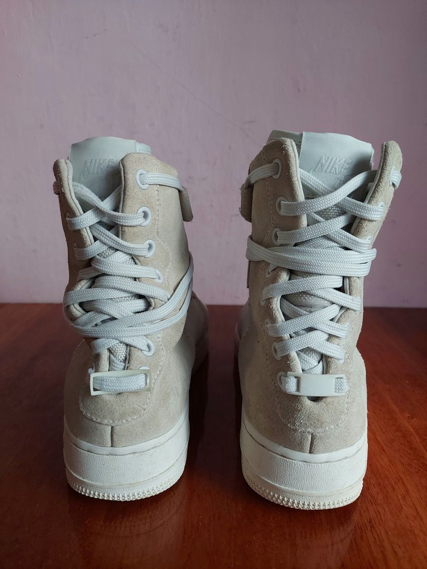 Кроссовки Nike force AF1 REBEL platinum оригінал 


Розмір по бірці:
U