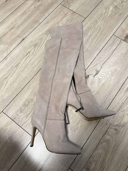 Замшевые бежевые сапоги