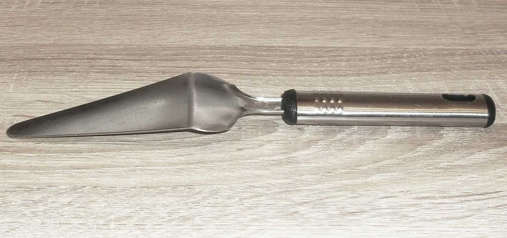 Stalowa, nierdzewna łopatka do podawania tortów, ciast.