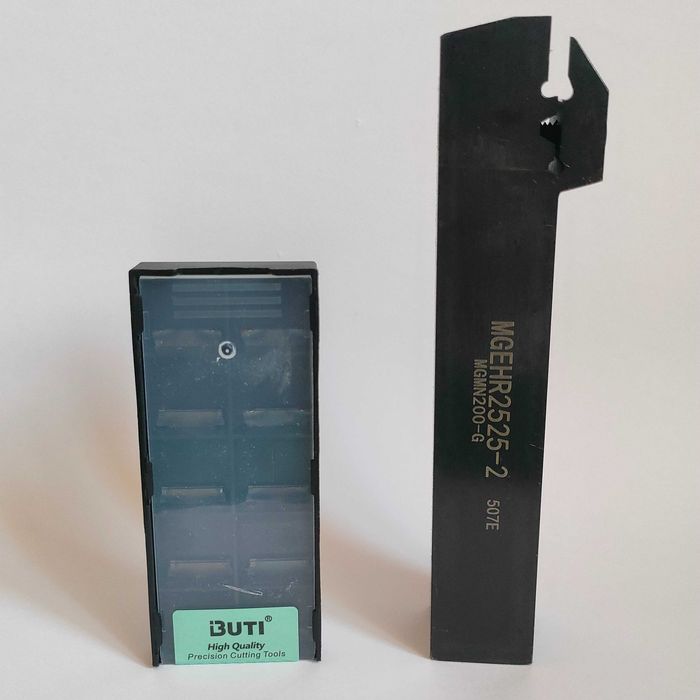 Nóż tokarski przecinak prawy MGEHR2525-2 + płytki