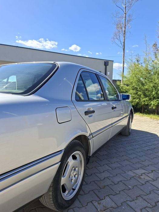 Mercedes-Benz C200