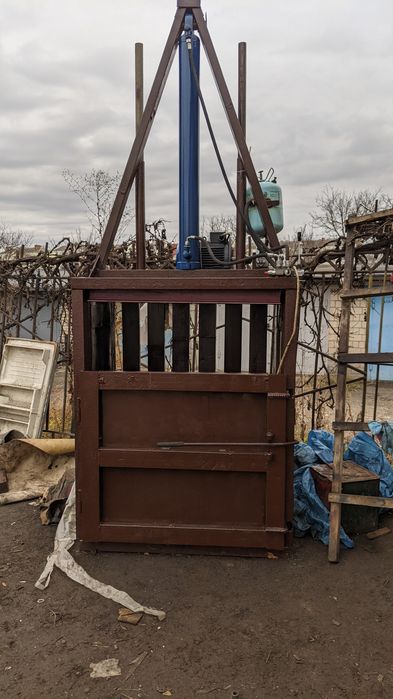 Продам пресс, прес для макулатури , пет , плівки, трави, спортплощадок