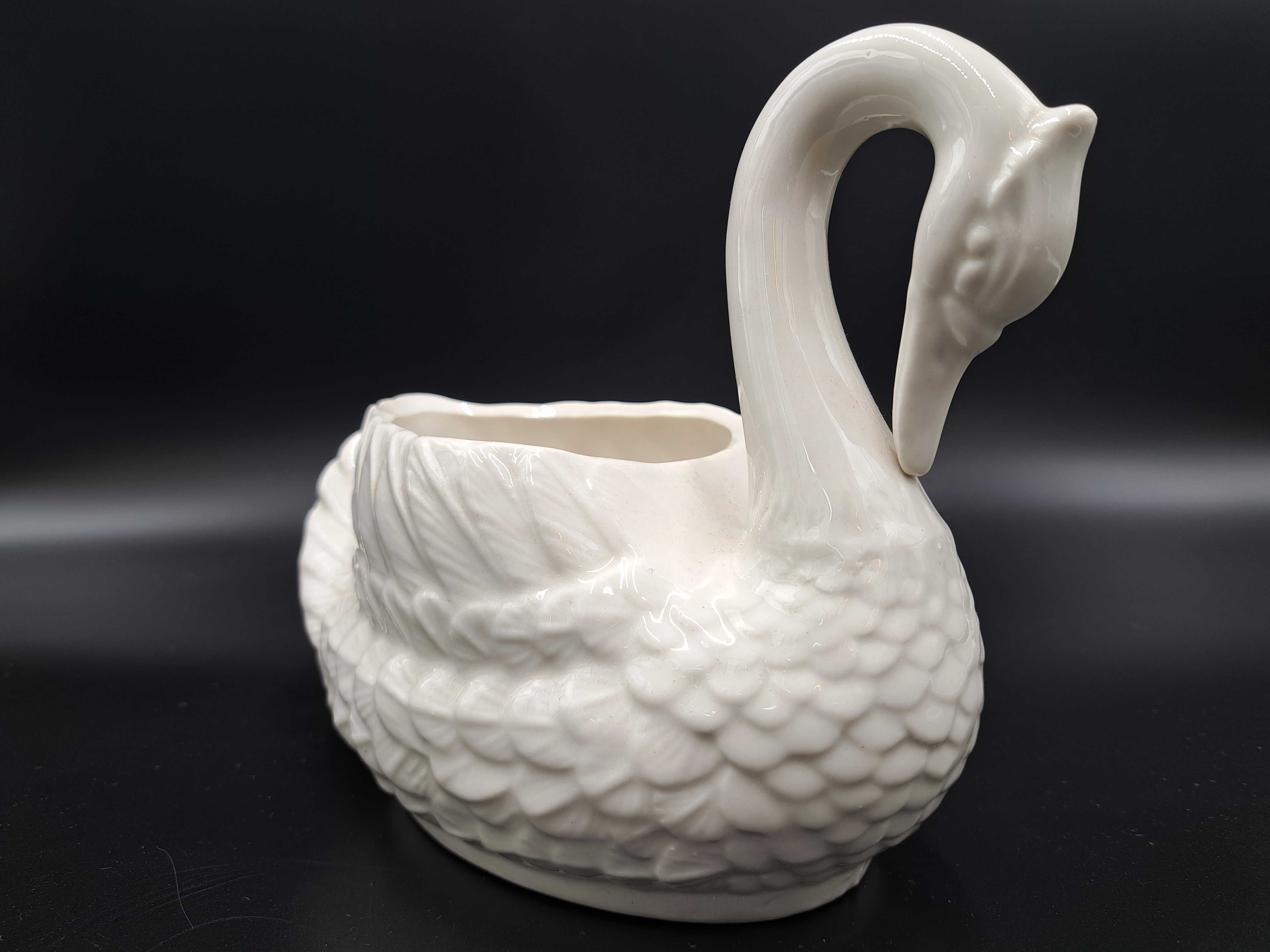 Figurka porcelanowa osłonka doniczka ptak łabędź biały dekoracja
