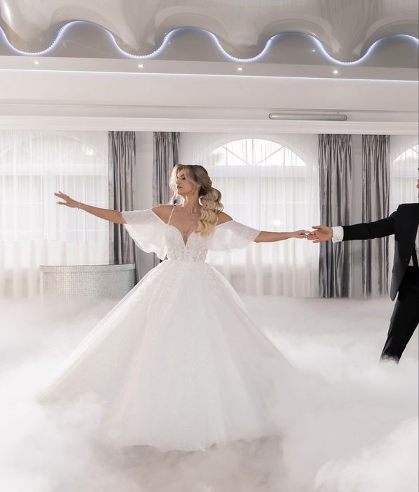 Suknia ślubna biała zdobiona