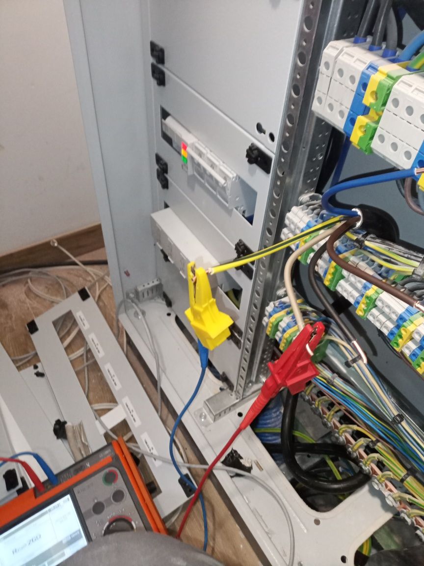 Usługi elektryczne, pomiary, przeglądy instalacji.
