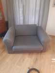 Duży fotel, mała sofa