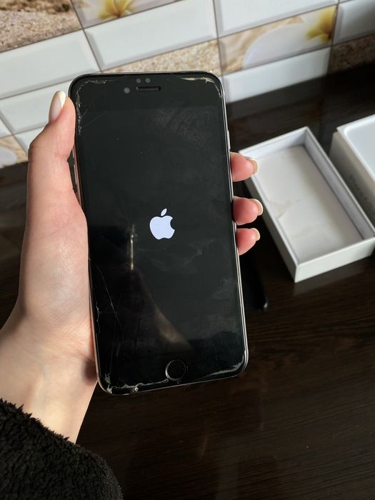Продаю Iphone 6s plus на 16 GB