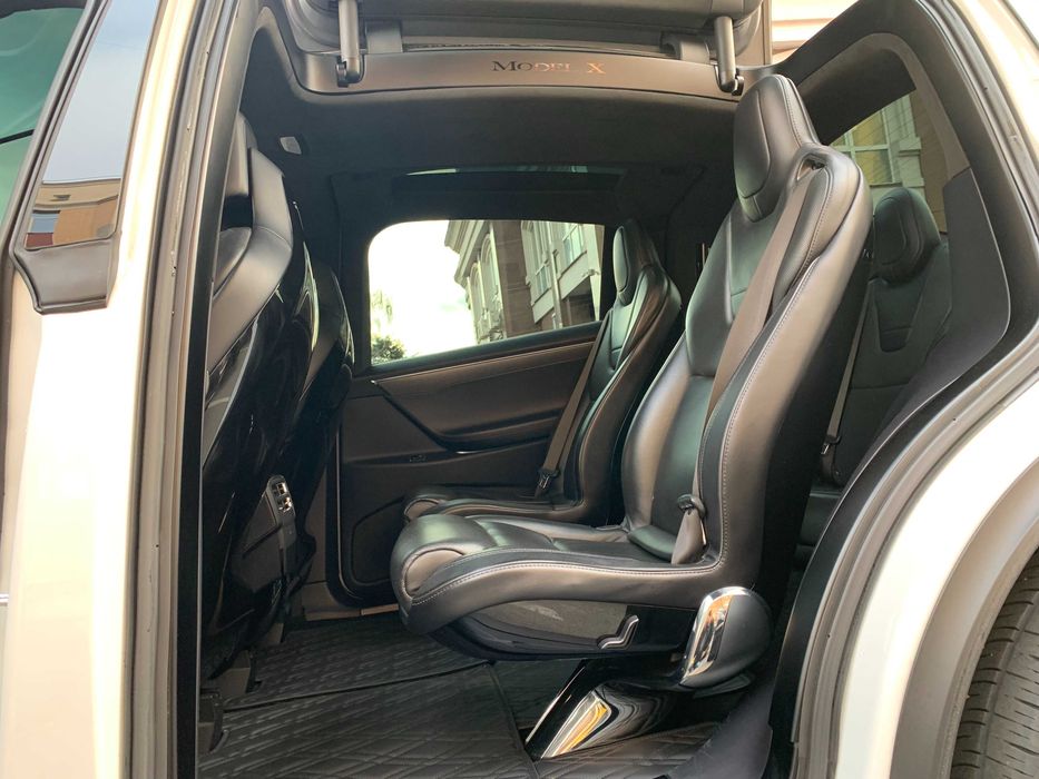 продам Tesla MODEL X 90D целая!