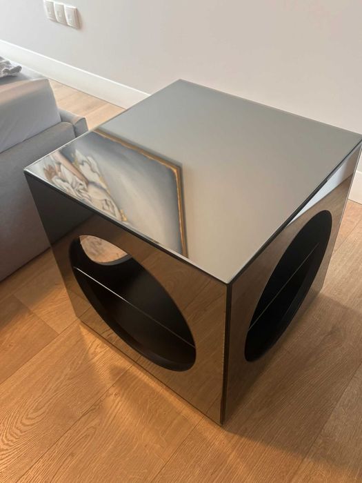 Stolik pomocniczy kostka - lustrzane szkło „smoked”, nowoczesny design