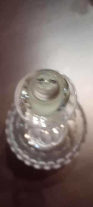 Śliczna karafka kryształowa (1)