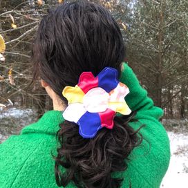 Scrunchie duża z kwiatem gumka do włosów handmade rękodzieło