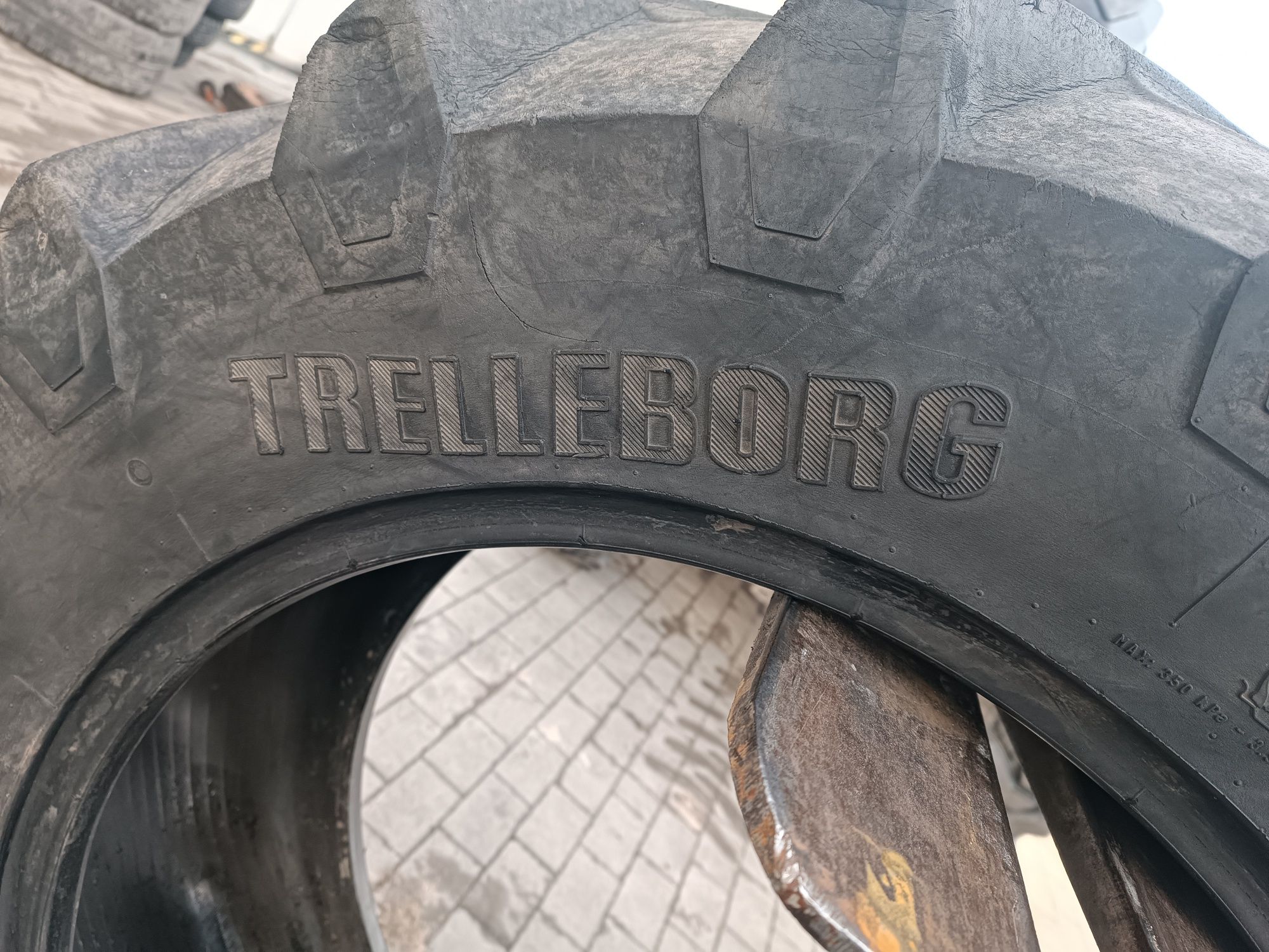 360/70R24 Trelleborg TM 700  ( 12.4R24 )