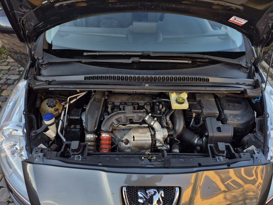 Peugeot 5008 1.6 бензин