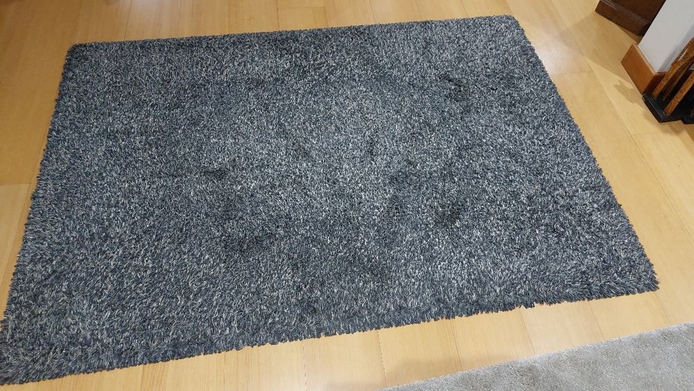2 carpetes pretas