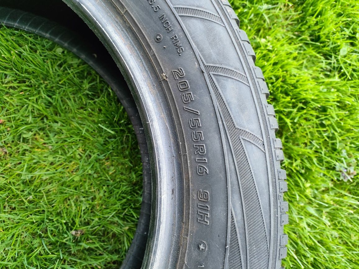 Opony zimowe 205/55R16