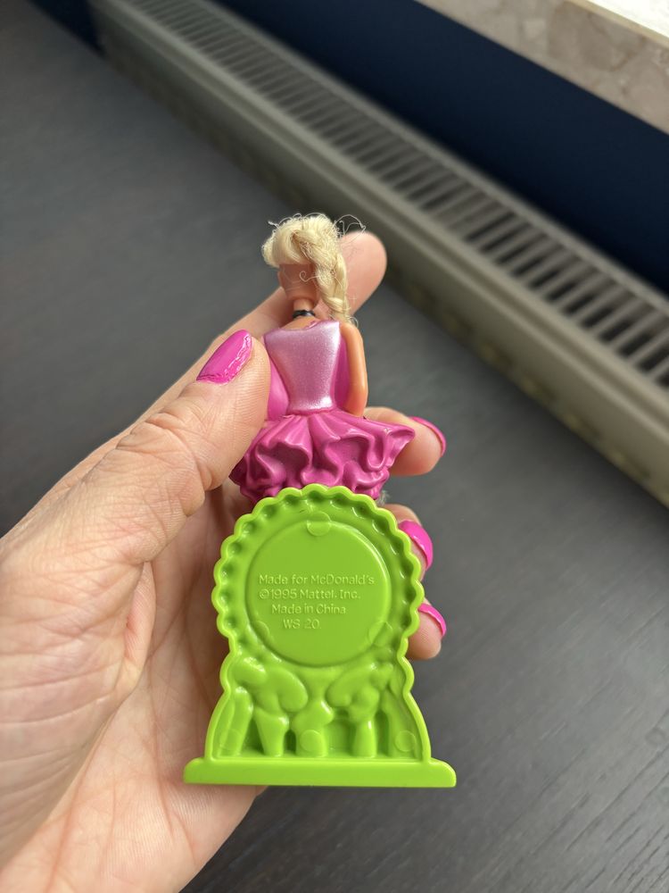 Barbie w różowej sukience lata 90 te, z kolekcji Mcdonald