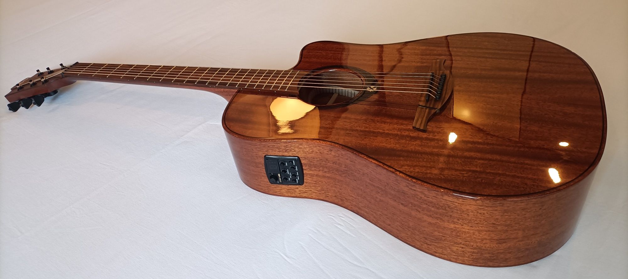 Guitarra Electroacústica Lâg T98DCE Khaya Maciça. NOVA! A ESTREAR!