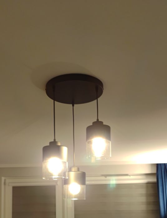 Lampa, żyrandol wiszący czarny.