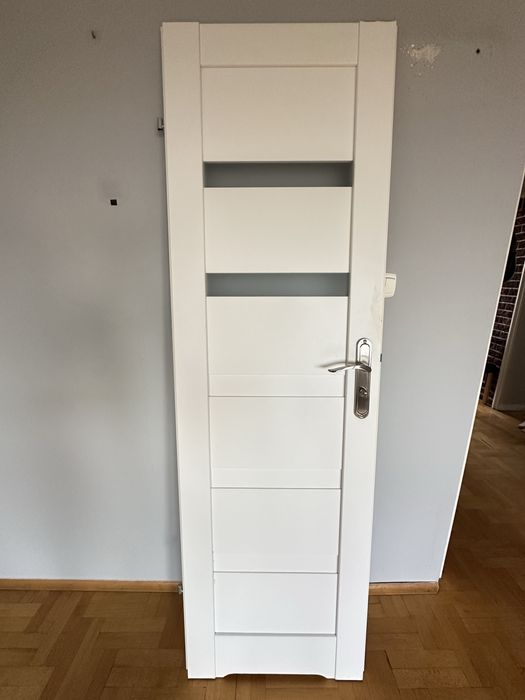 Drzwi białe łazienkowe prawe