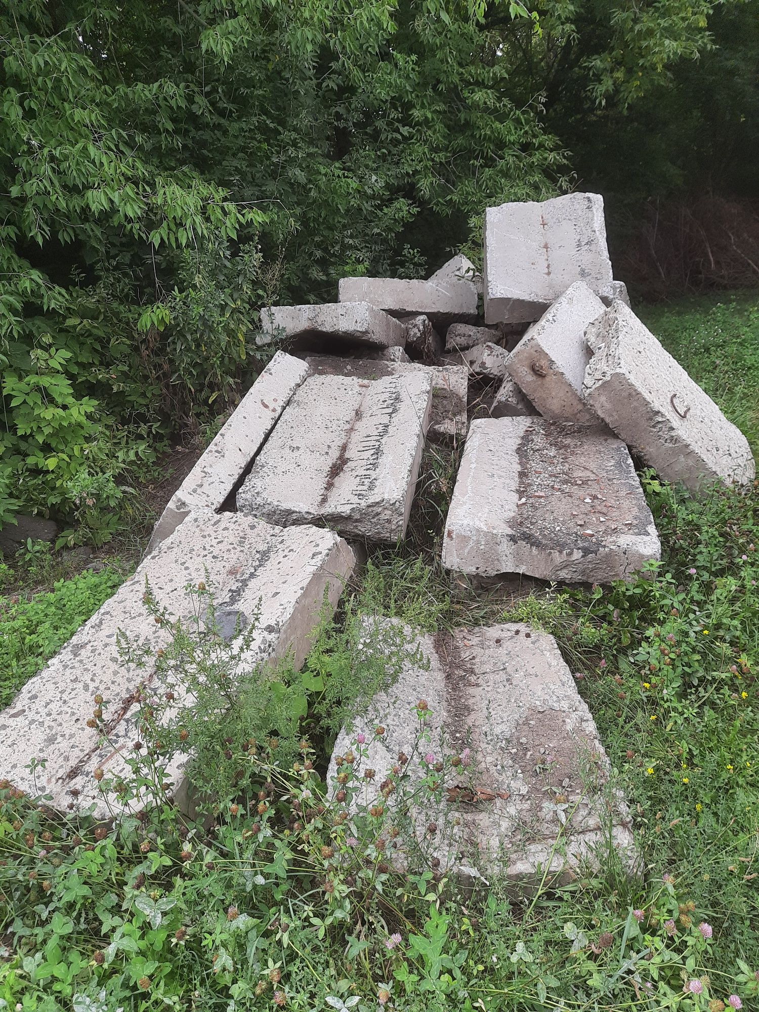 Лоток водоотводной (прикромоч) блок ный)