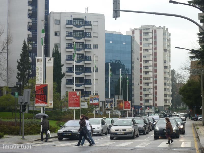 T1 - Mobilado; Porto; Pç Galiza; Palacio