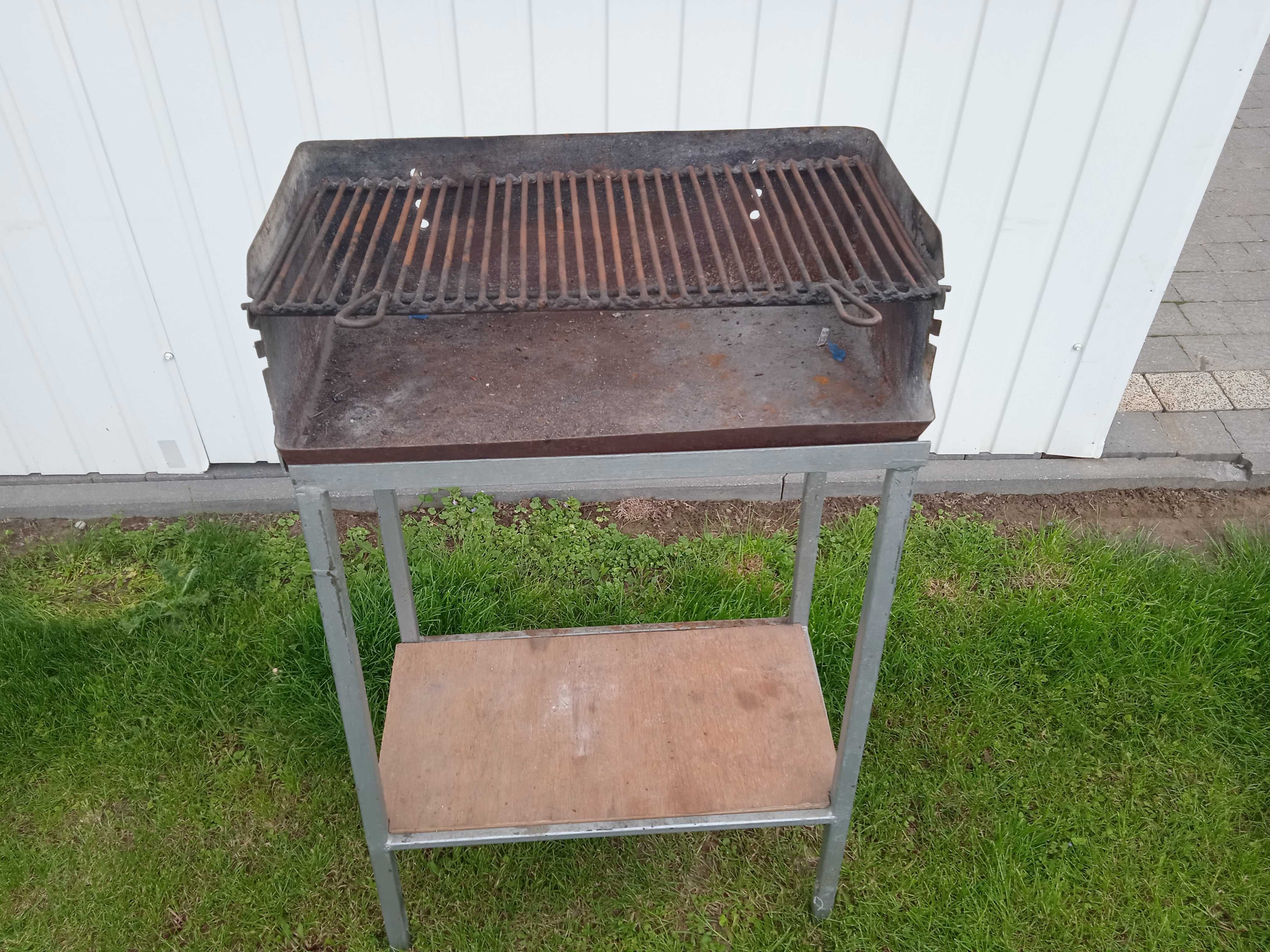 Grill ogrodowy duży prostokątny z półką