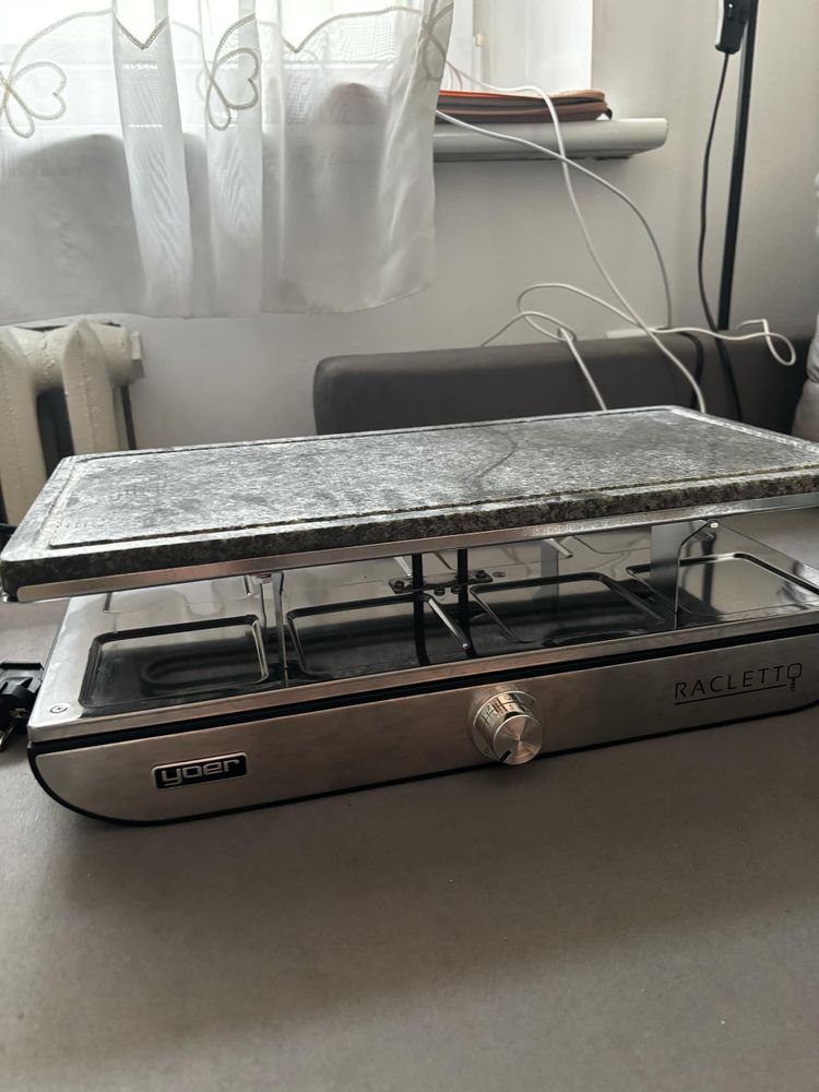 Grill elektryczny Yoer z plyta kamienna