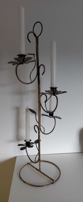Metalowy świecznik wys. 62cm.