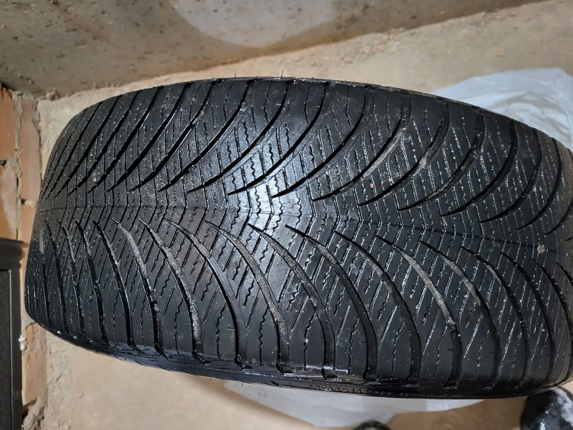 Goodyear  Vector 4 Seasons  195/60 R15 92