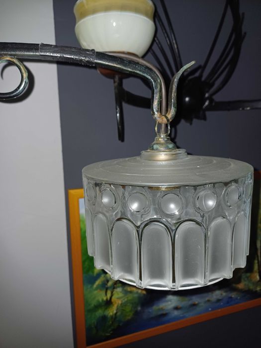 Lampa z  kutym uchwytem
